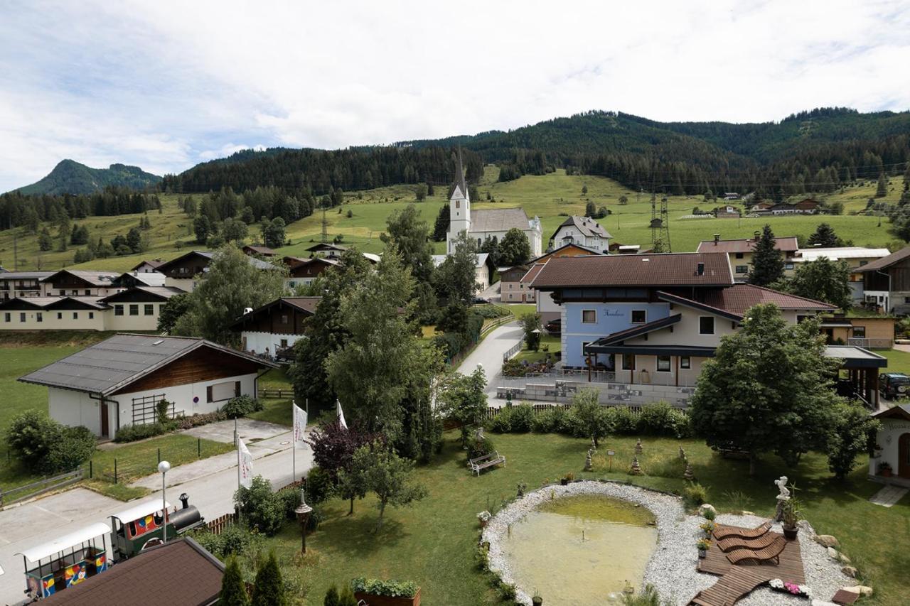 Embacher Sporthotel Екстер'єр фото