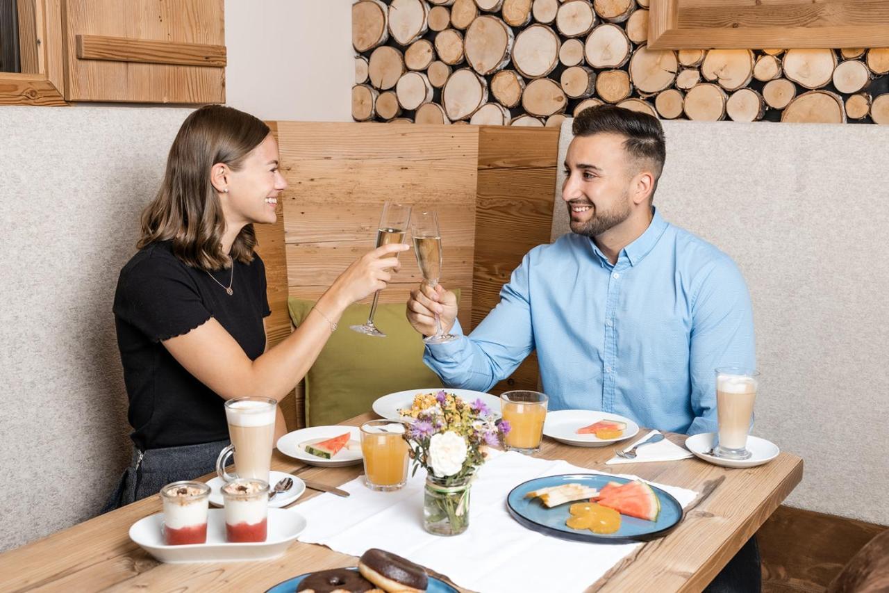 Embacher Sporthotel Екстер'єр фото